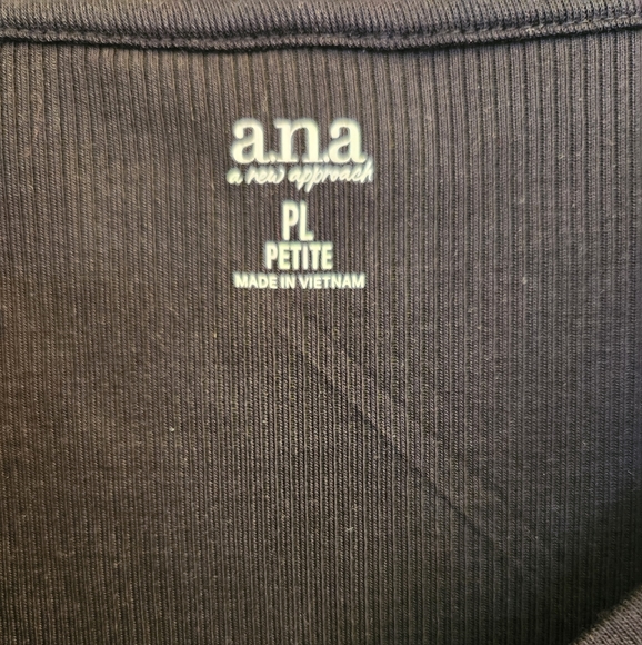 Black Pullover Top - Picture 5 of 5